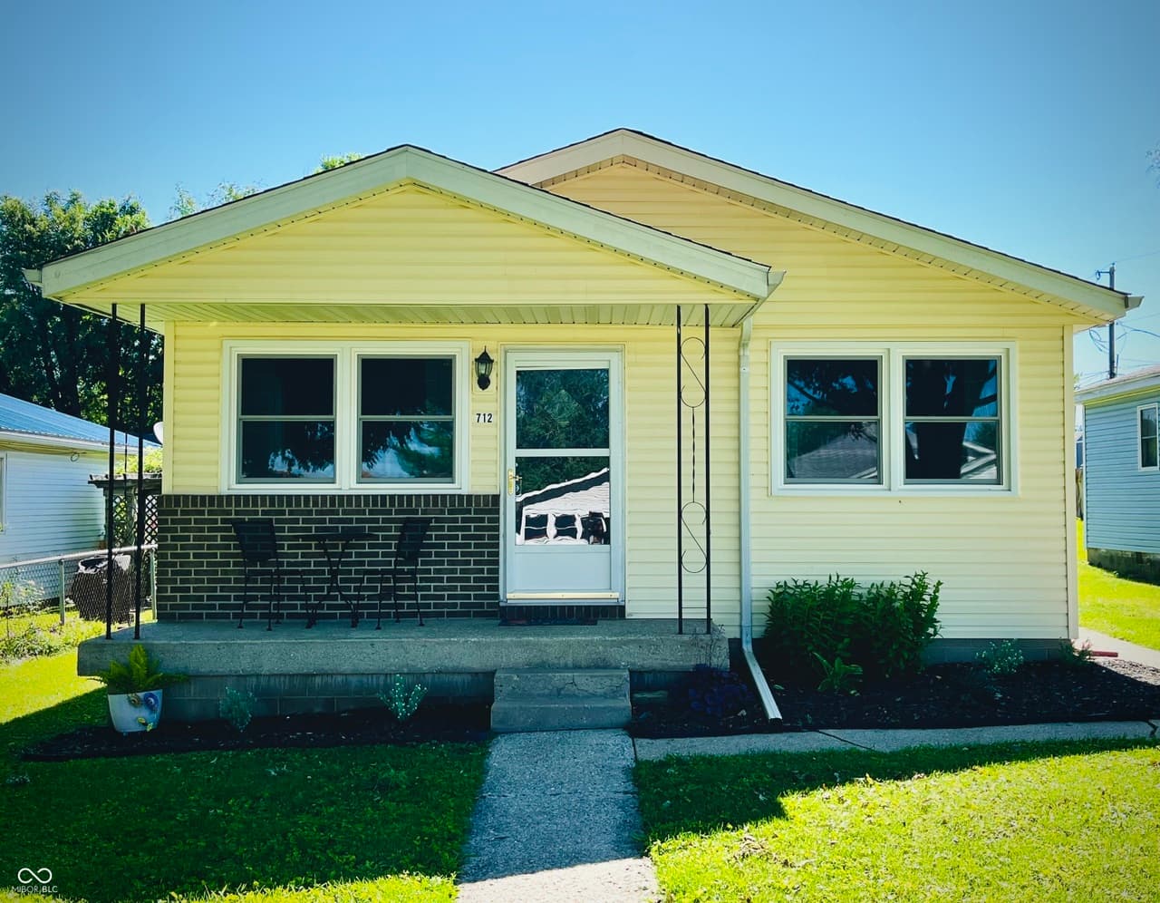 712 N Maple St — listing photo