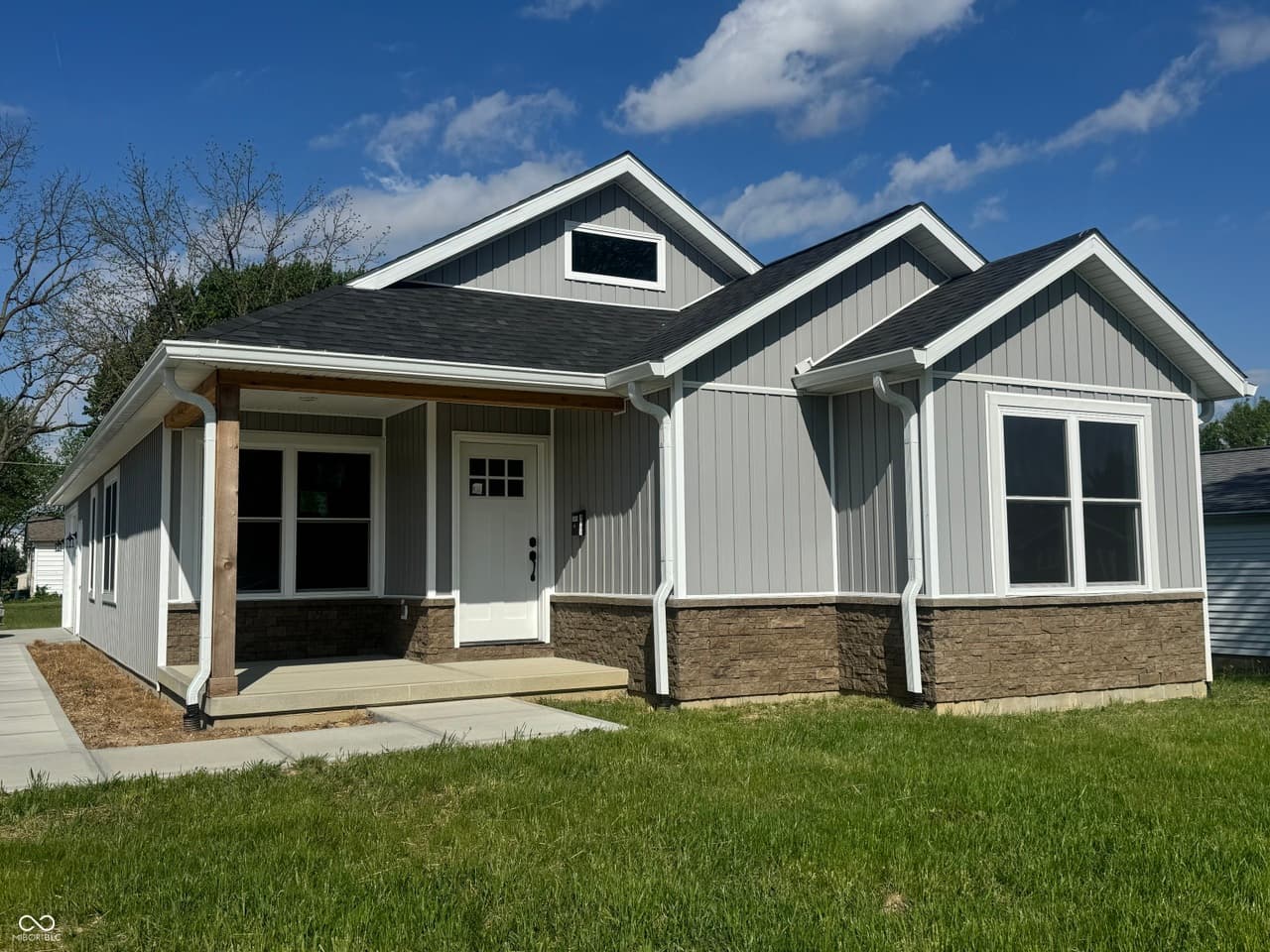 1001 N Carver St — listing photo