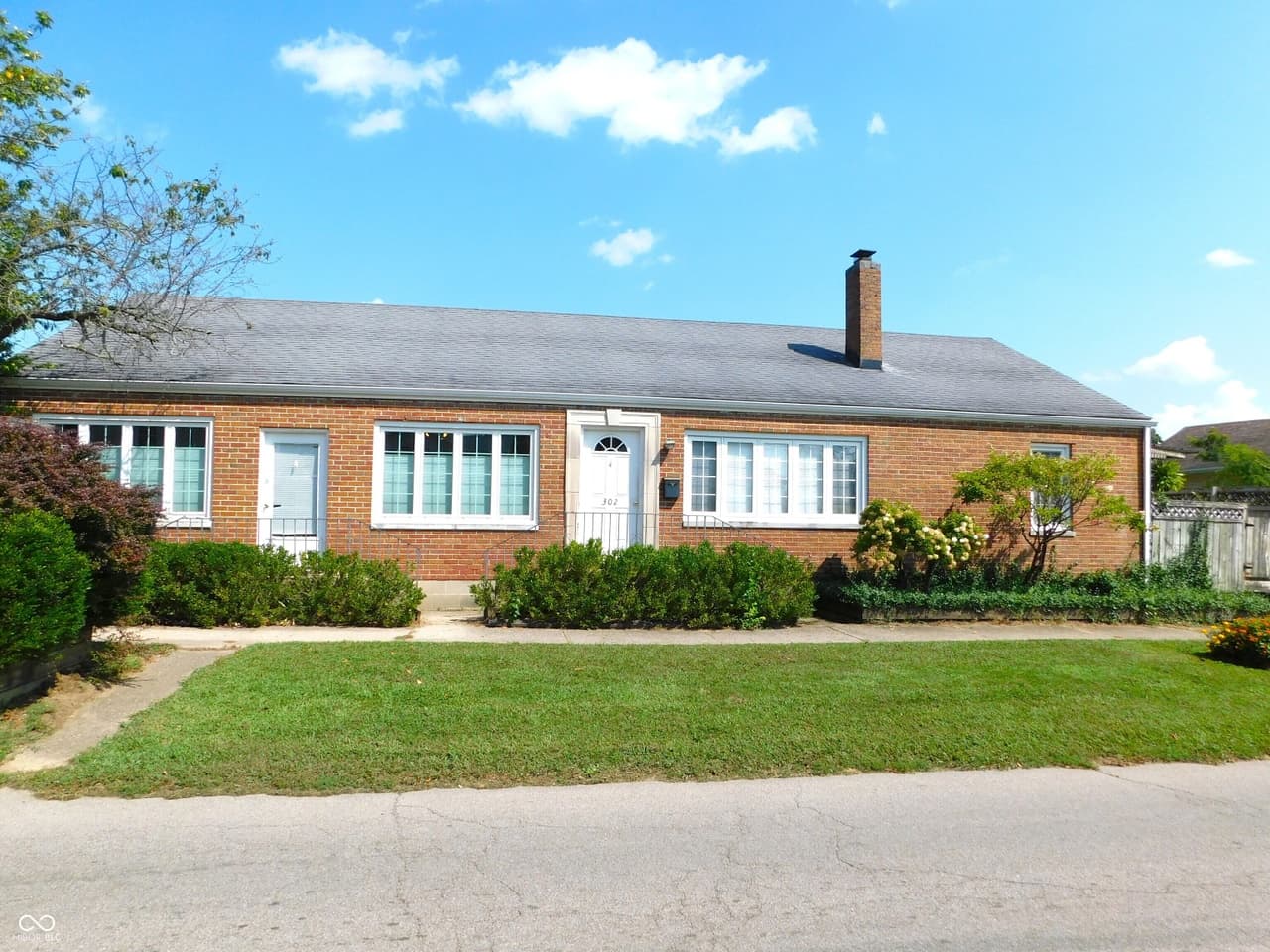 302 S Broadway St — listing photo
