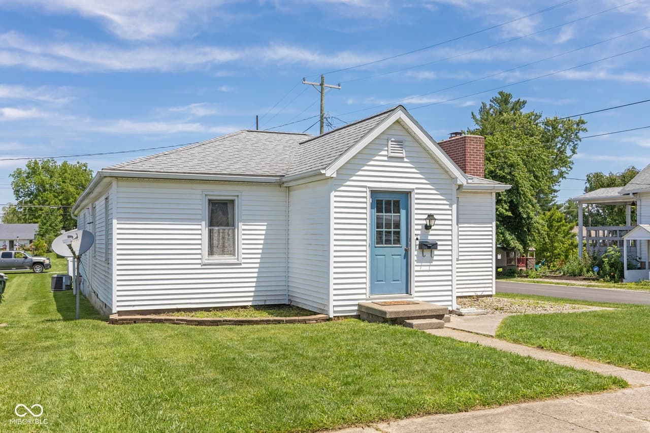 202 W 2nd St — listing photo