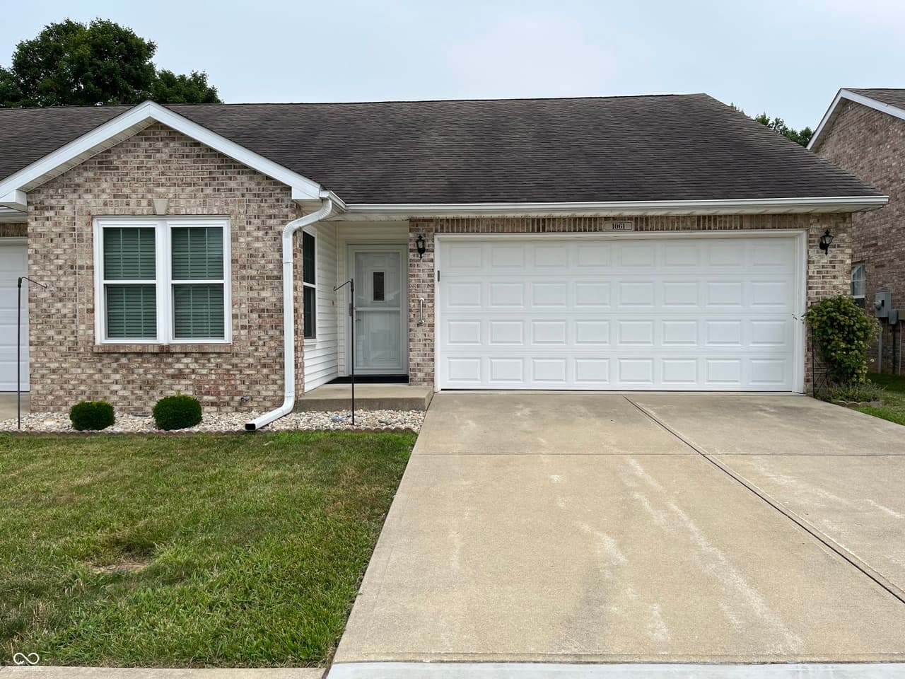 1061 E Crown Pointe Blvd — listing photo