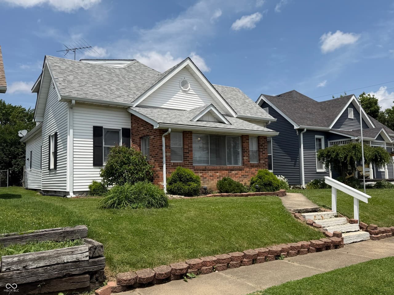 830 E North St — listing photo