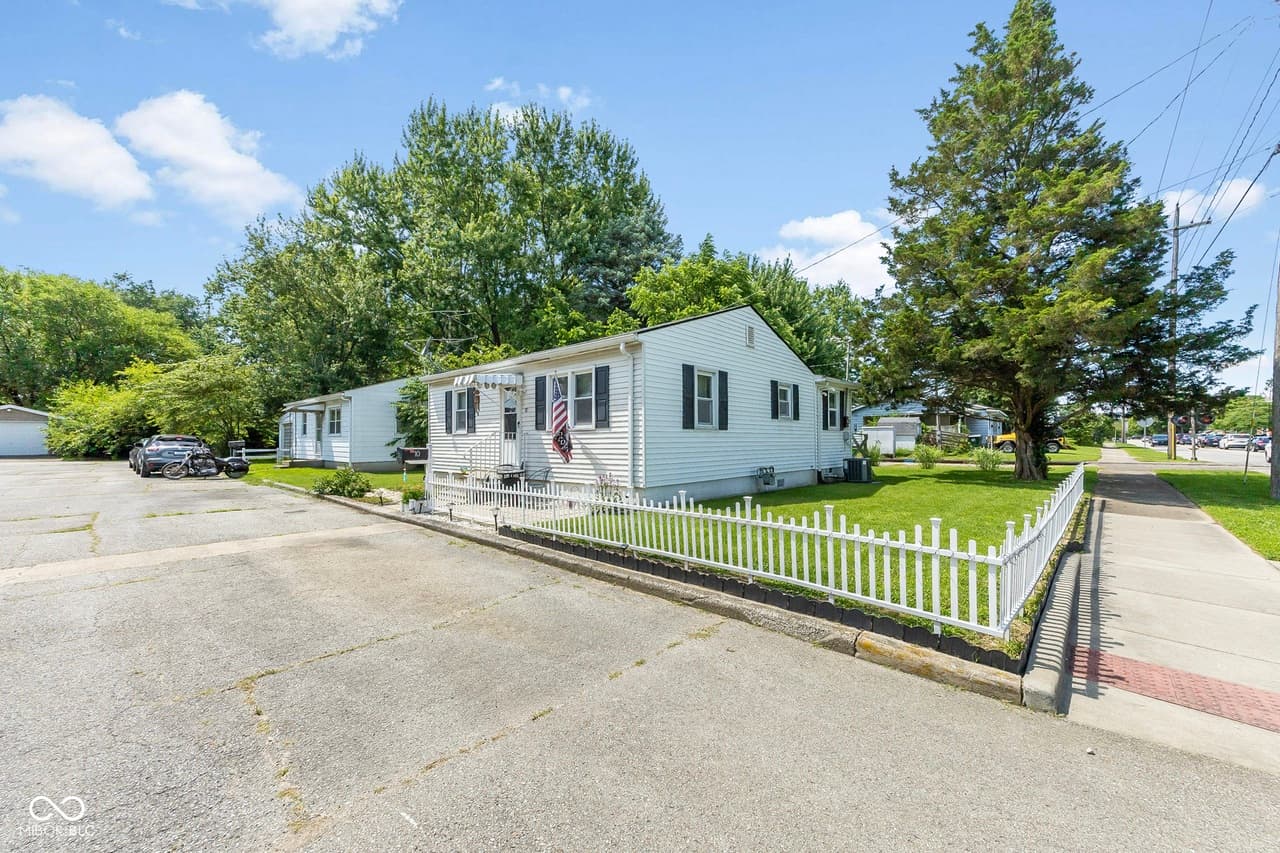 10 E Village Green St — listing photo