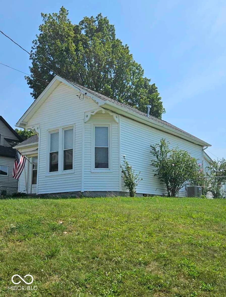 529 W 1st St — listing photo